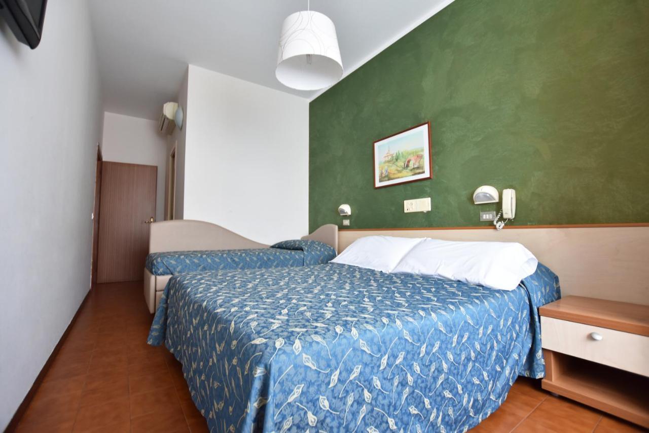 Hotel Azzurra Rimini Exterior photo