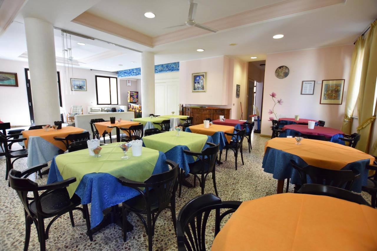 Hotel Azzurra Rimini Exterior photo